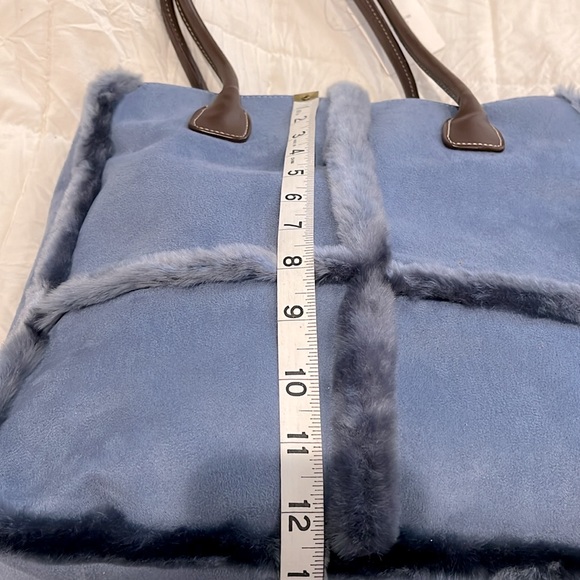 Liz Claiborne faux blue large handbag. Has faux blue trim and brown straps. - Picture 8 of 16